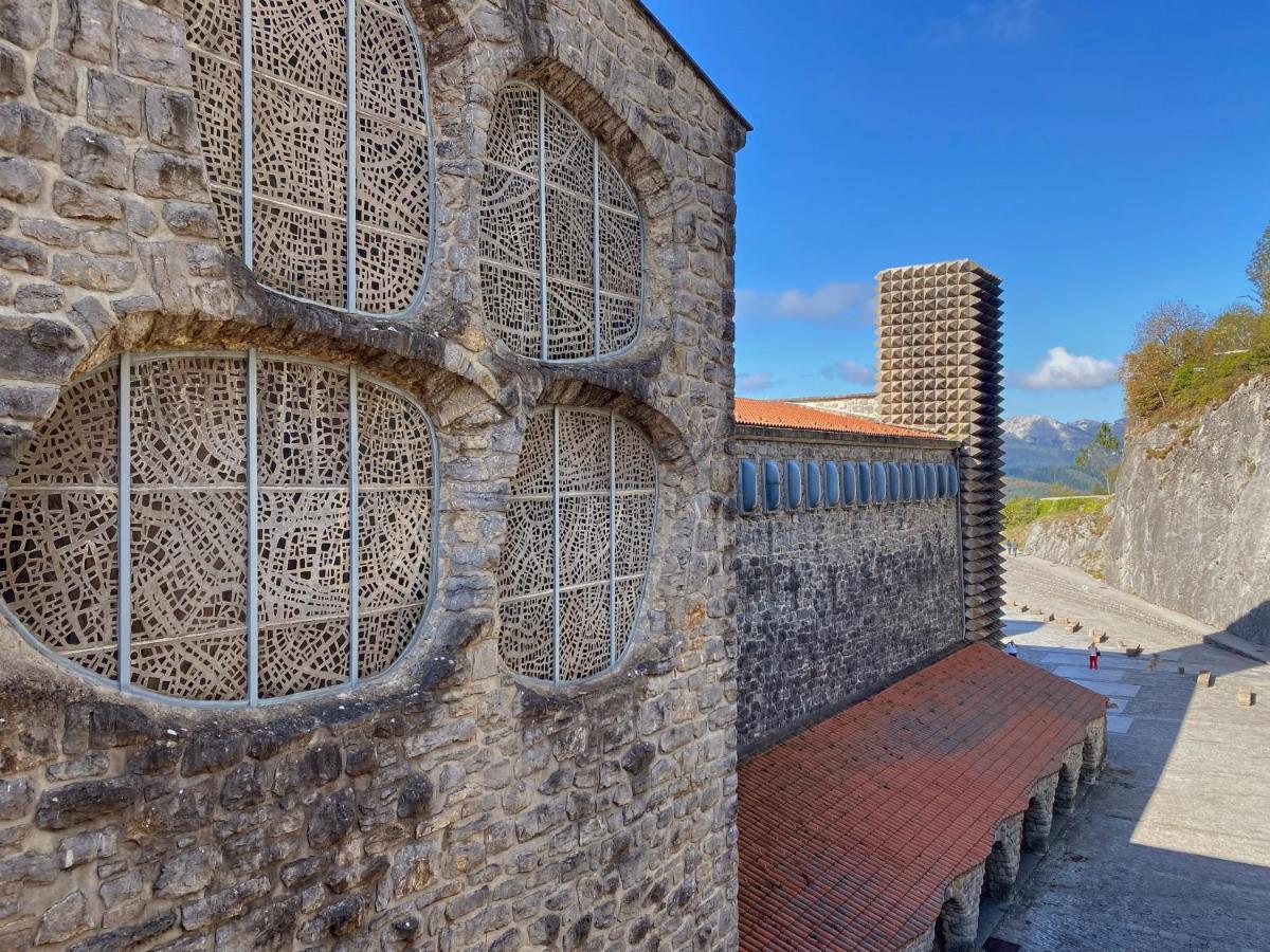 Iraipe Santuario De Arantzazu Hotel Oñate エクステリア 写真